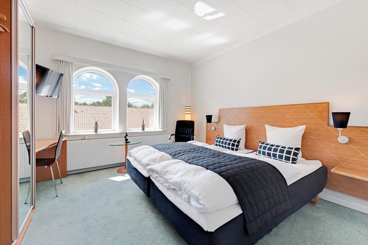 Hotel Jernbanegade Kibaek ภายนอก รูปภาพ