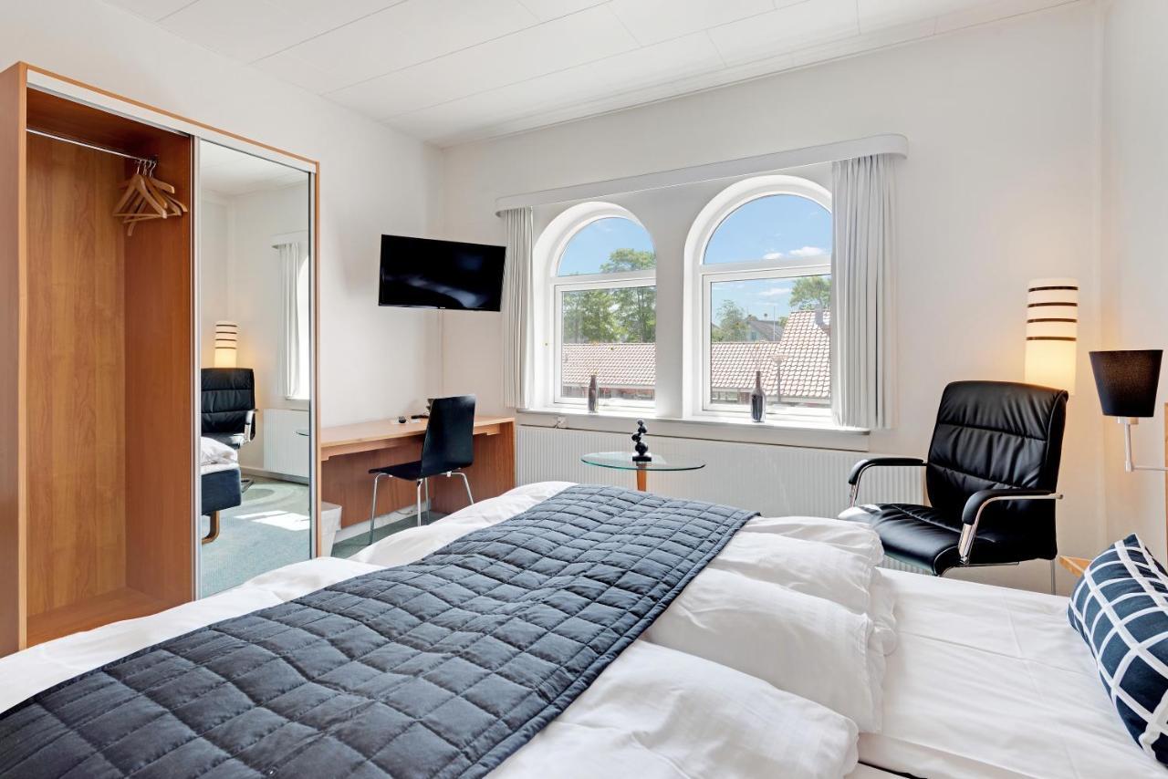 Hotel Jernbanegade Kibaek ภายนอก รูปภาพ